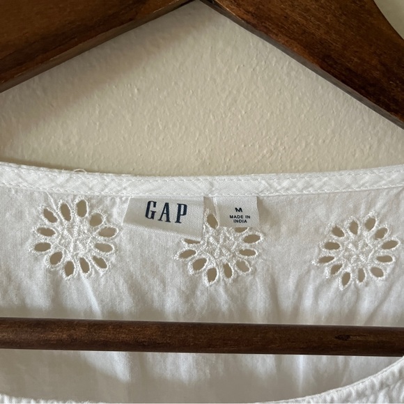 Gap Eyelet Scalloped Open Back Blouse - Size M - Picture 4 of 5
